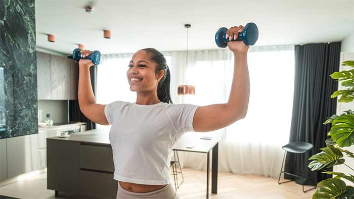 ساده‌ترین و سخت‌ترین تمرین مقاومتی در خانه (خانم‌ها)