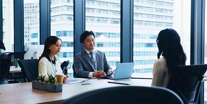 جلسه کاری در ژاپن